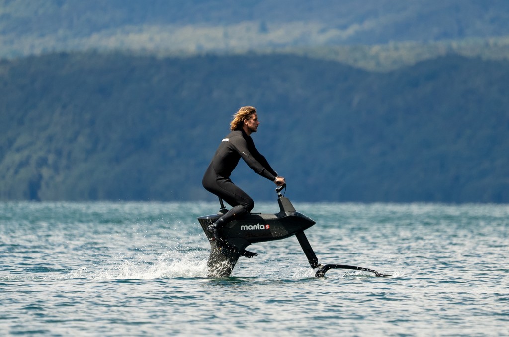 The new Manta5 Hydrofoiler SL3 is an ebike you can ride on water